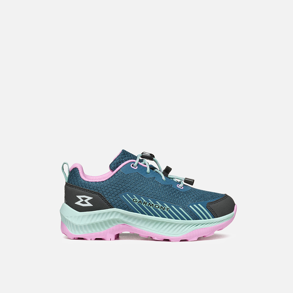 9.81 Kids Pulse shoes for versatile off-road exploration and weather protection.