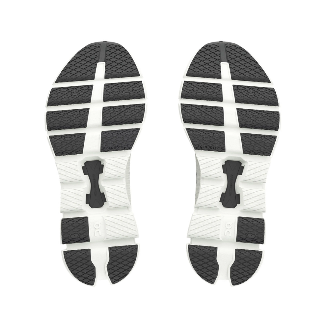 Ultra-flexible Cloud X 4 W training shoe soles, ideal for diverse workouts.