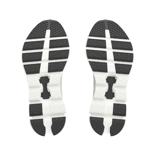 Ultra-flexible Cloud X 4 W training shoe soles, ideal for diverse workouts.
