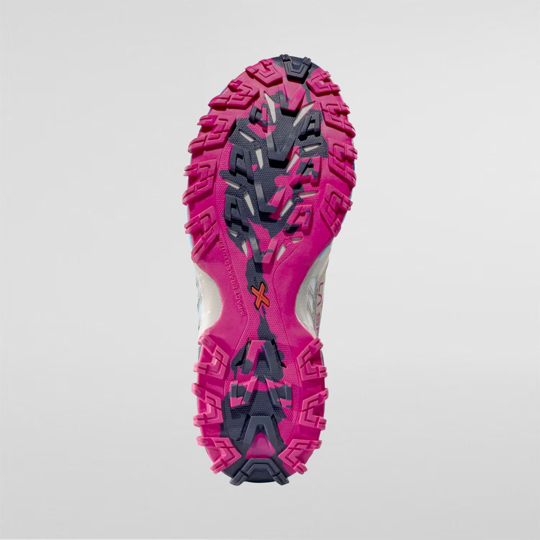 Trail running shoe sole with pink and black aggressive tread pattern, designed for optimal grip; Bushido III Woman.