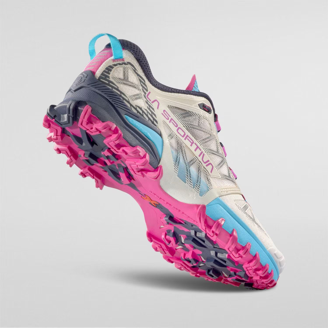 Bushido III Woman shoe with aggressive grip and breathable design for off-road stability.