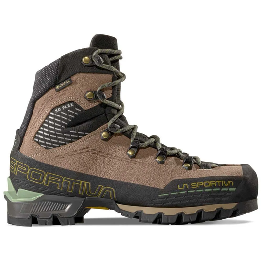 Scarpa da trekking Trango Alpine Woman GTX donna in montagna