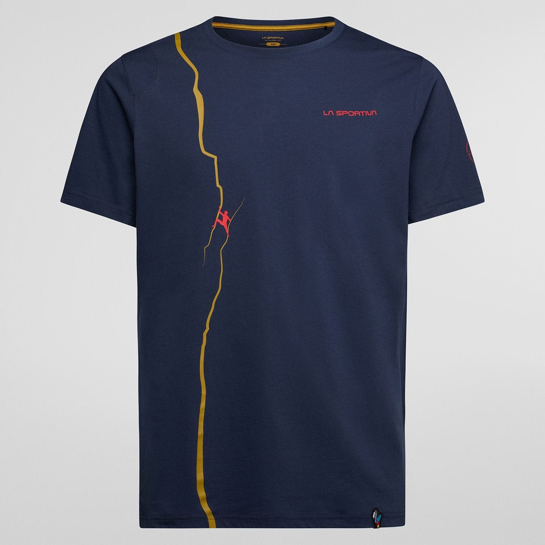 Route T-Shirt M in navy blue with mountain-inspired design, made of 100% organic cotton, slim fit.