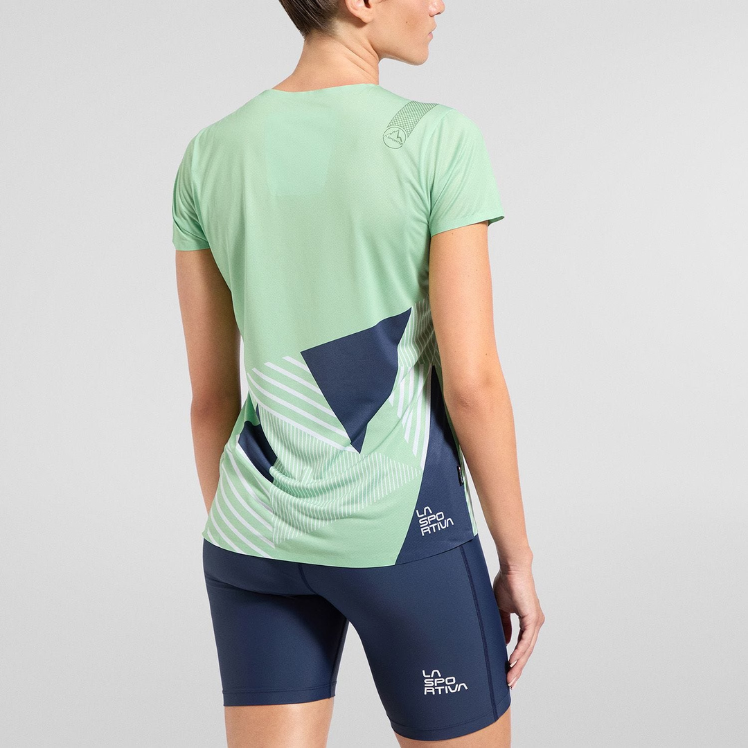 Comp T-Shirt W in green, designed for climbing with lightweight recycled fabric and quick-dry, anti-odor features.