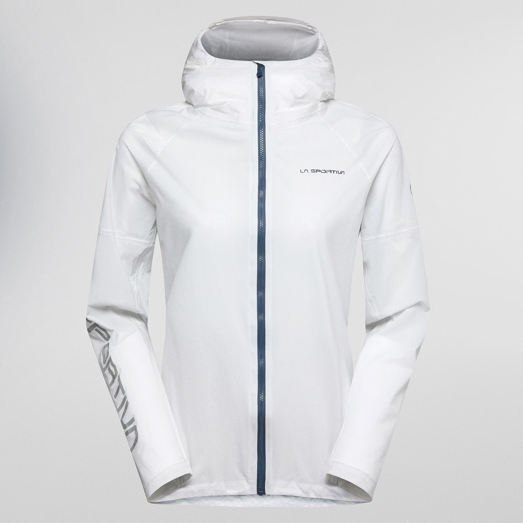 Lightweight waterproof Pocketshell Jkt W with adjustable hood for trail running.