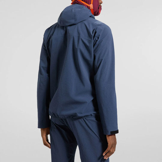 Giacca impermeabile Helixir Shell Jkt M in tessuto Spectra®, vista posteriore, con cappuccio ergonomico e maniche preformate.