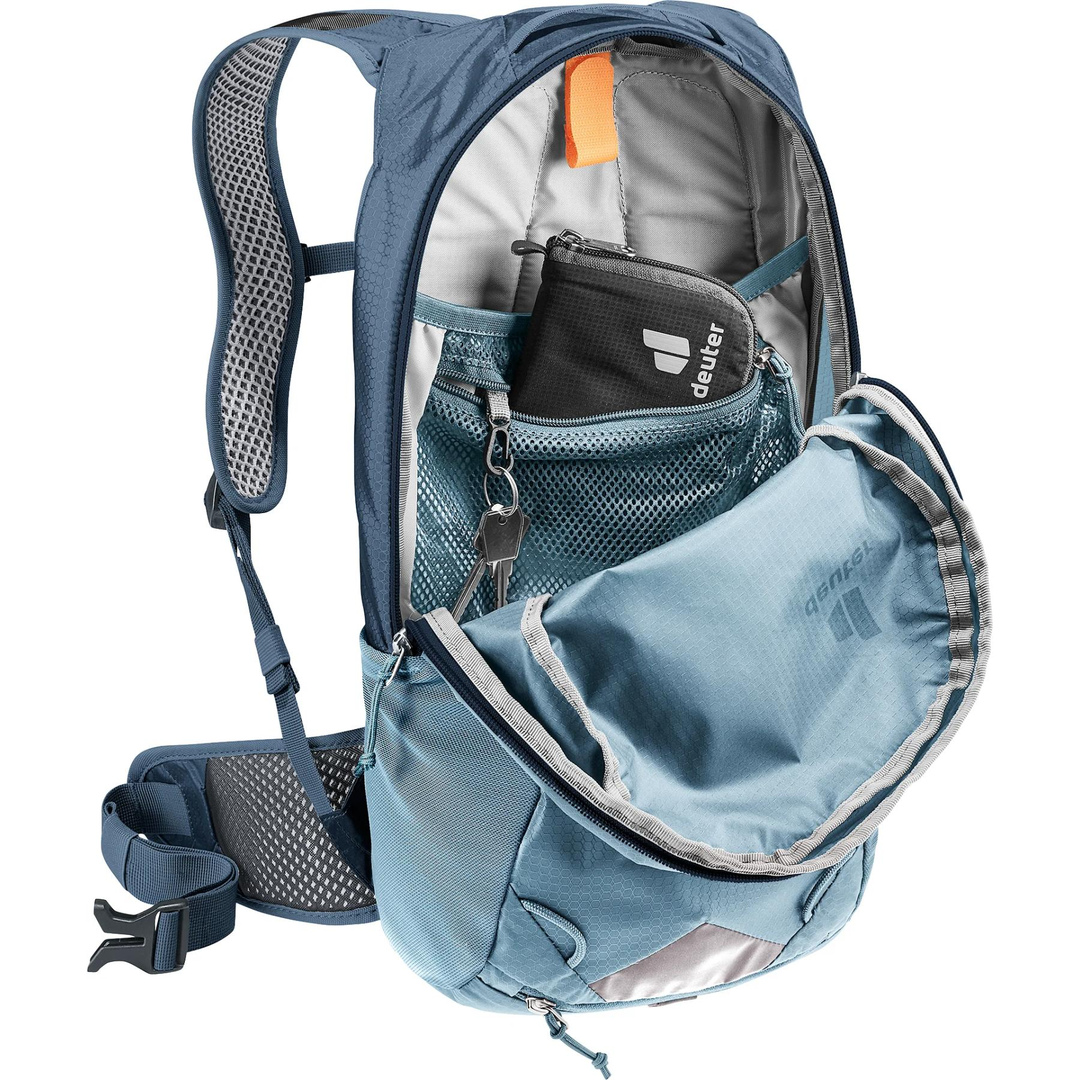 Zaino per bici Deuter Race 12 con sistema Airstripes, tasche multiple e materiale riciclato.