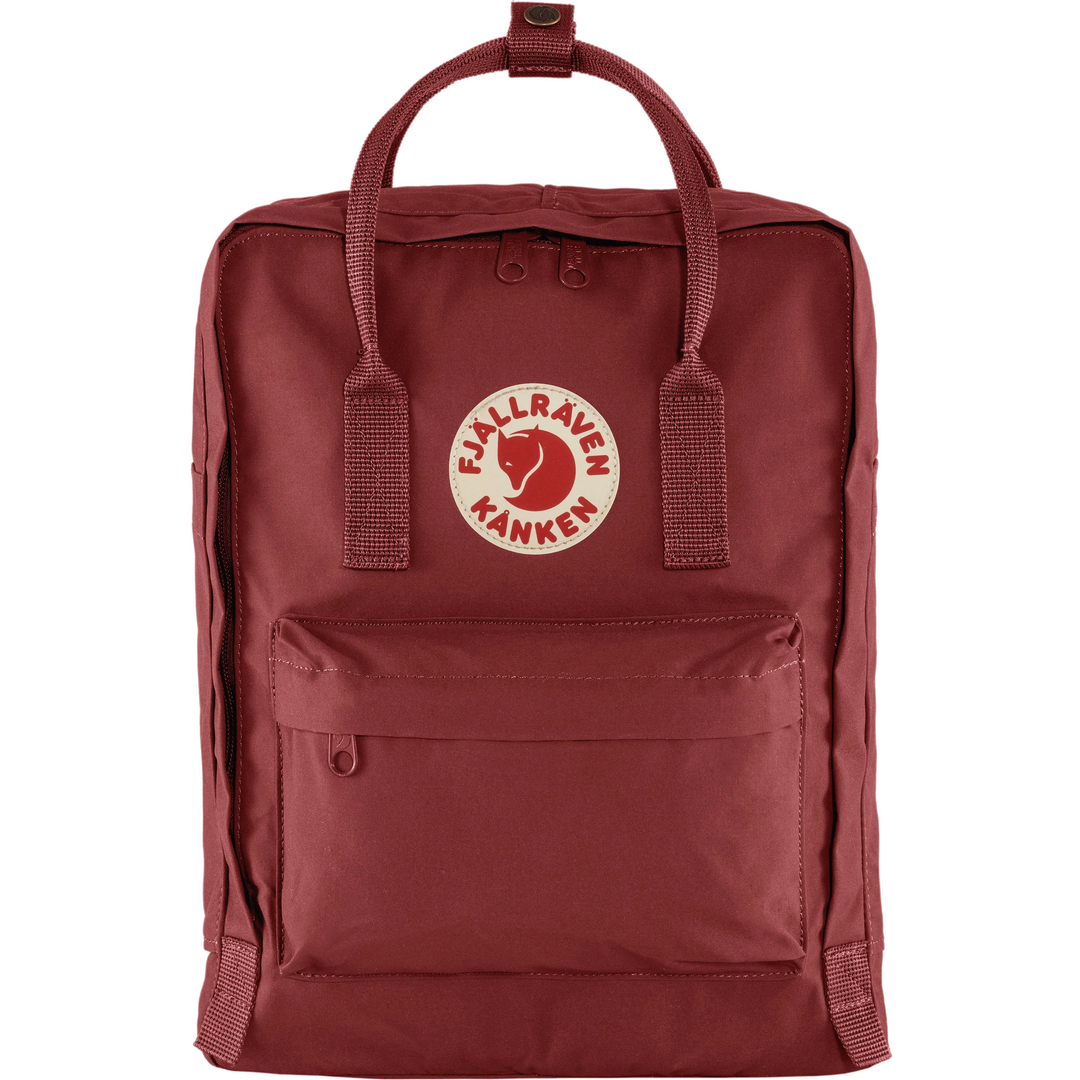 Zaino Kånken classico in tessuto Vinylon rosso con cerniera e logo riflettente.