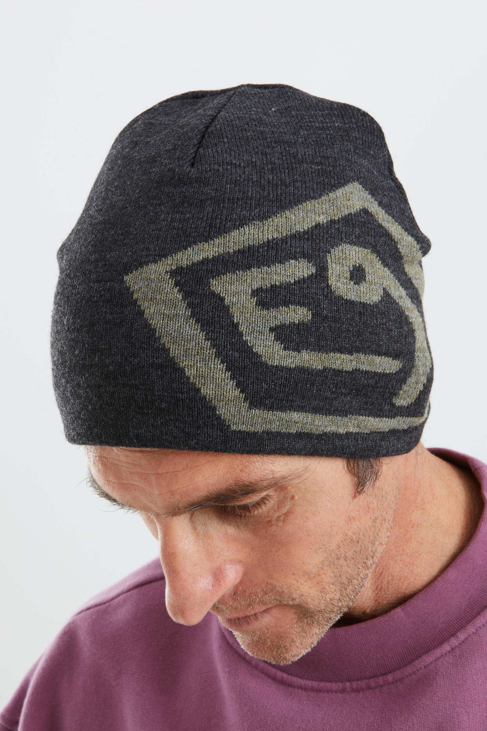 Beanie classico semplice in maglia bianca in acrilico per uso quotidiano