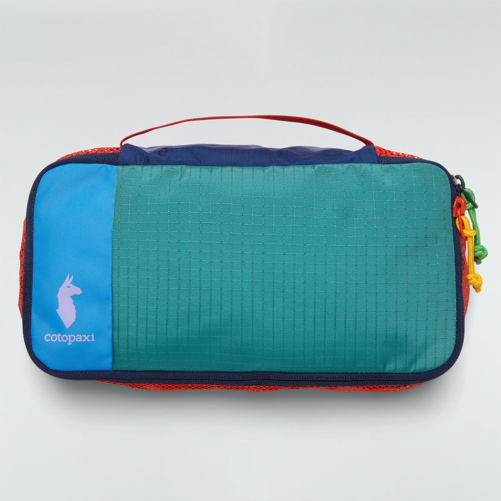 Cubo 3L Travel Cube organizer da viaggio in nylon riciclato con inserti in rete e maniglia superiore.
