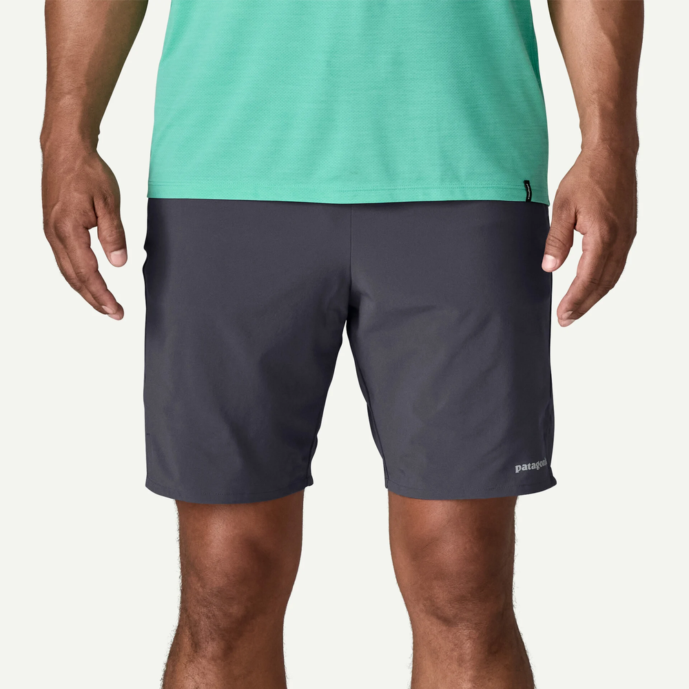 Lightweight and breathable Multi Trails shorts in recycled polyester with reflective details and zip pockets