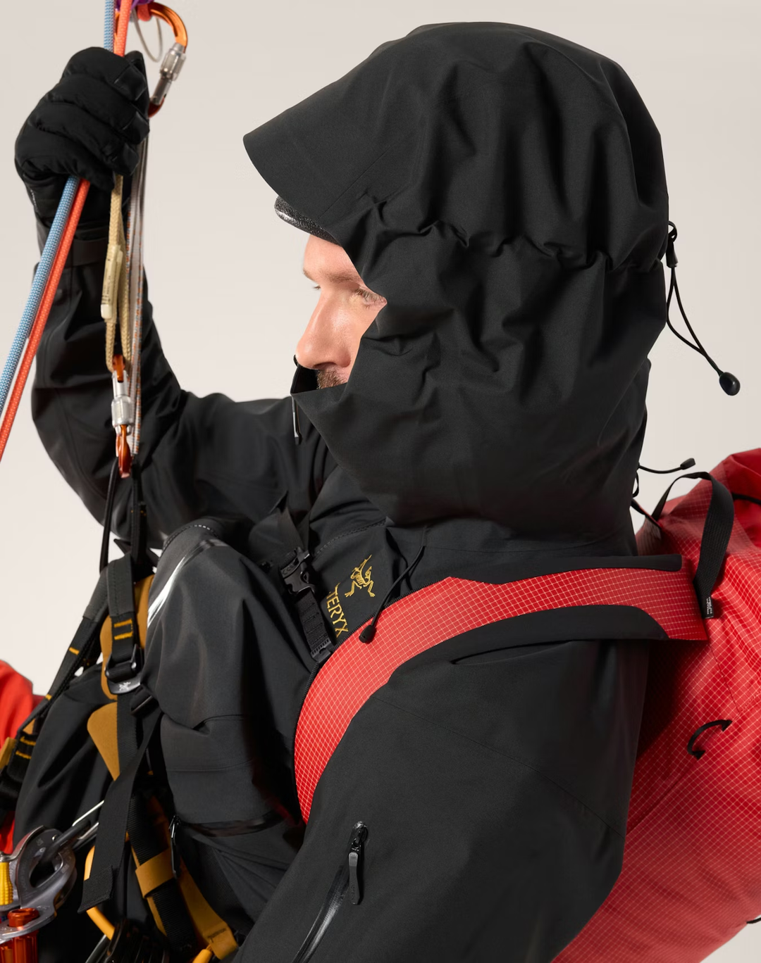 Giacca Alpha SV resistente GORE-TEX PRO per condizioni estreme in montagna