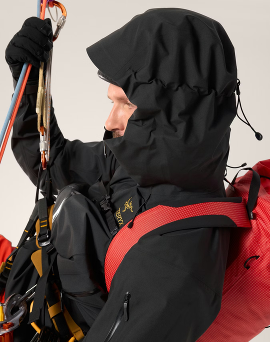 Giacca Alpha SV resistente GORE-TEX PRO per condizioni estreme in montagna