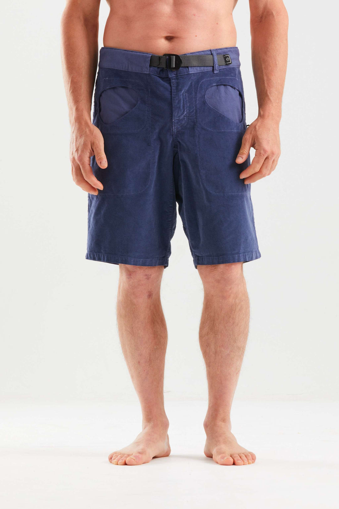 Rondo Belt Short VS in organic cotton corduroy with adjustable integrated belt and eco-leather details for outdoor climbing
