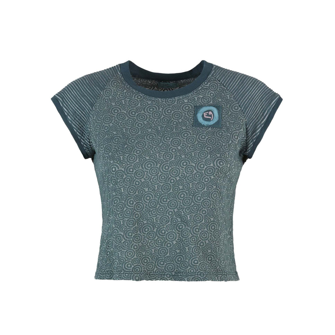 T-shirt outdoor Audrey verde acqua con maniche a righe e patch logo, vestibilità aderente