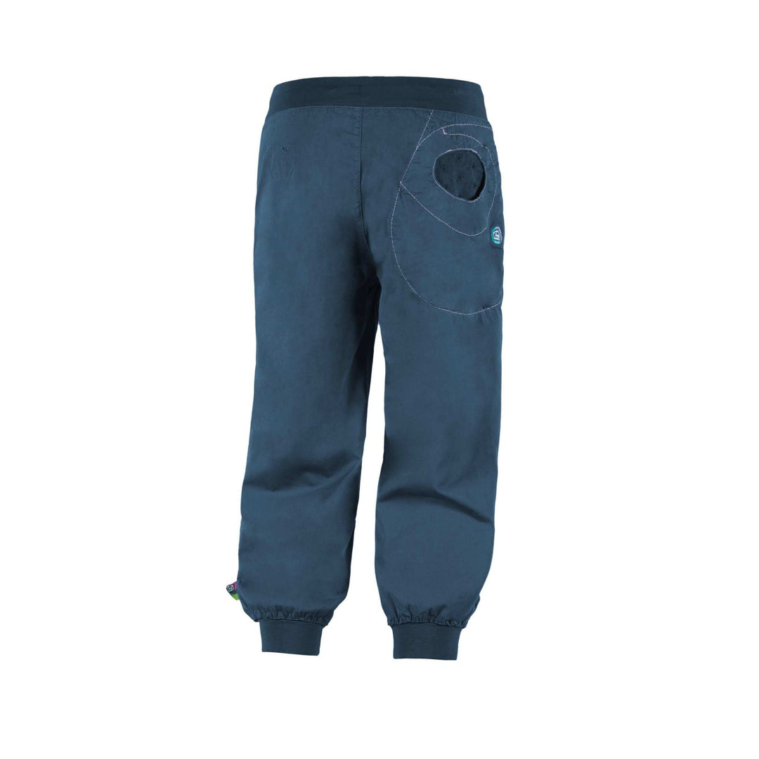 Pantaloni 3/4 outdoor in bamboo e cotone biologico con tasche in pizzo sangallo, vita regolabile e vestibilità slim fit, ideali per arrampicata e comfort.