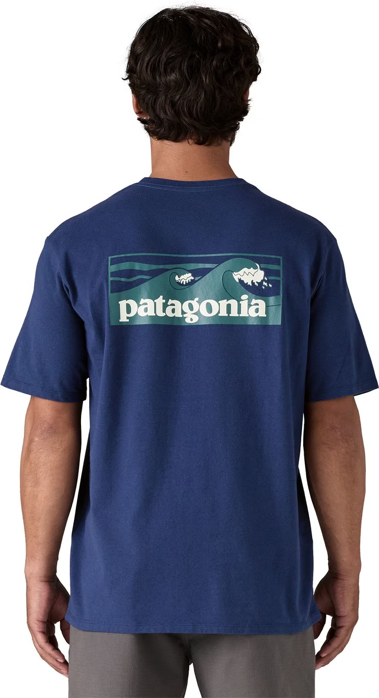 Maglietta riciclata Patagonia con taschino logo, realizzata in materiali riciclati e certificata Fair Trade