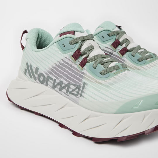 Cadí W trail running shoe with engineered mesh, Vibram Megagrip sole, and responsive cushioning for mountain comfort