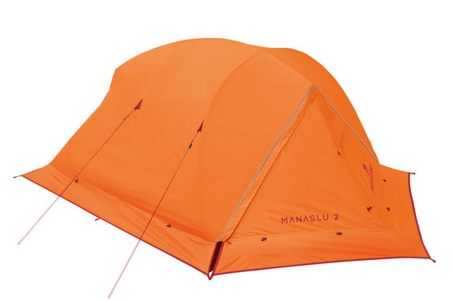 Tenda Manaslu 2 Fr montata su terreno roccioso in ambiente naturale
