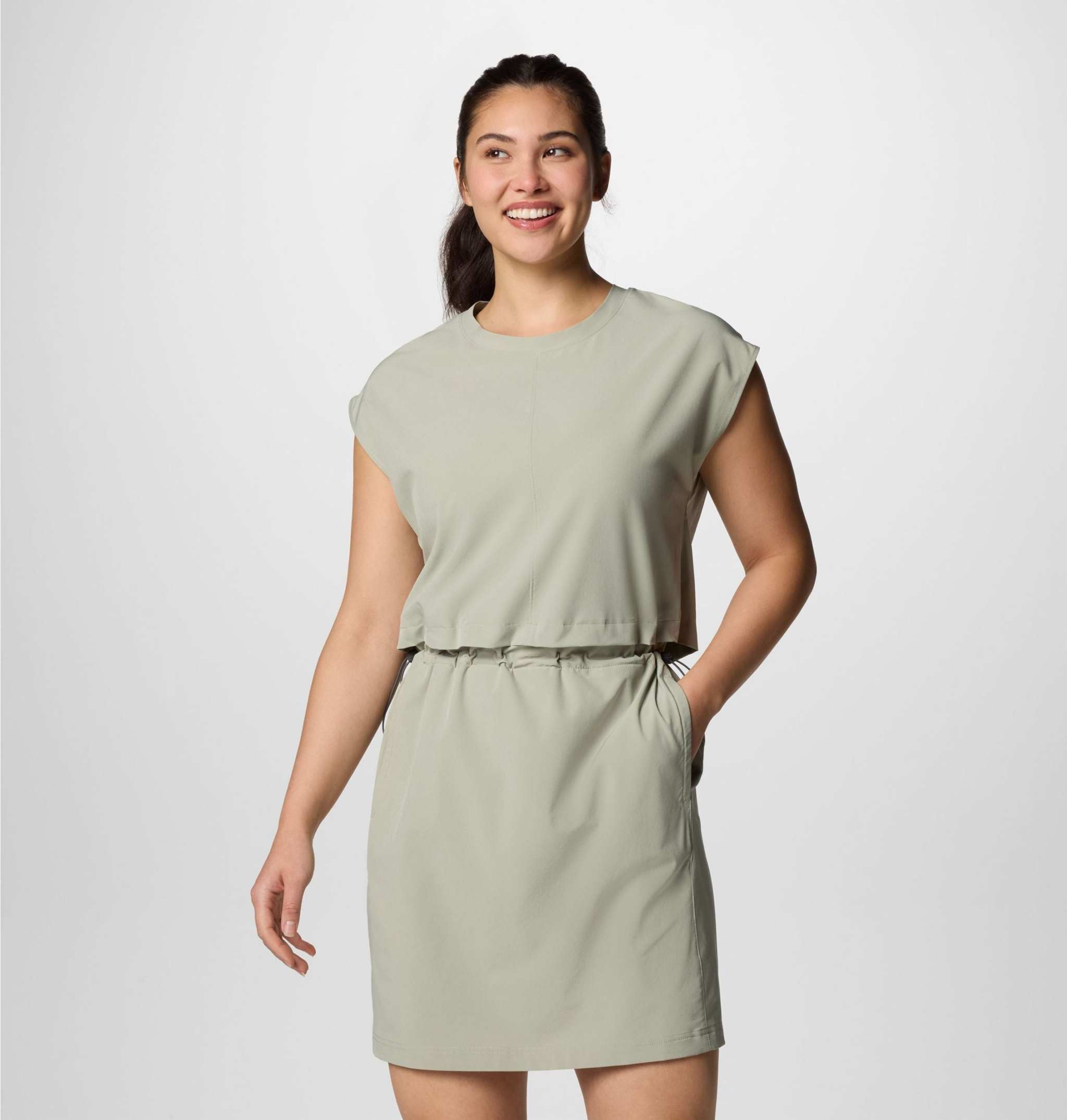 Abito Women's Boundless Beauty™ versatile con finitura idrorepellente e pannello ventilato in mesh per donna