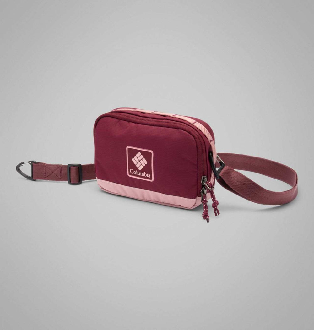 Borsa a tracolla Trail Traveler™ elegante e funzionale con tasca interna, gancio portachiavi e passanti a catena, resistente all'umidità e alle macchie.