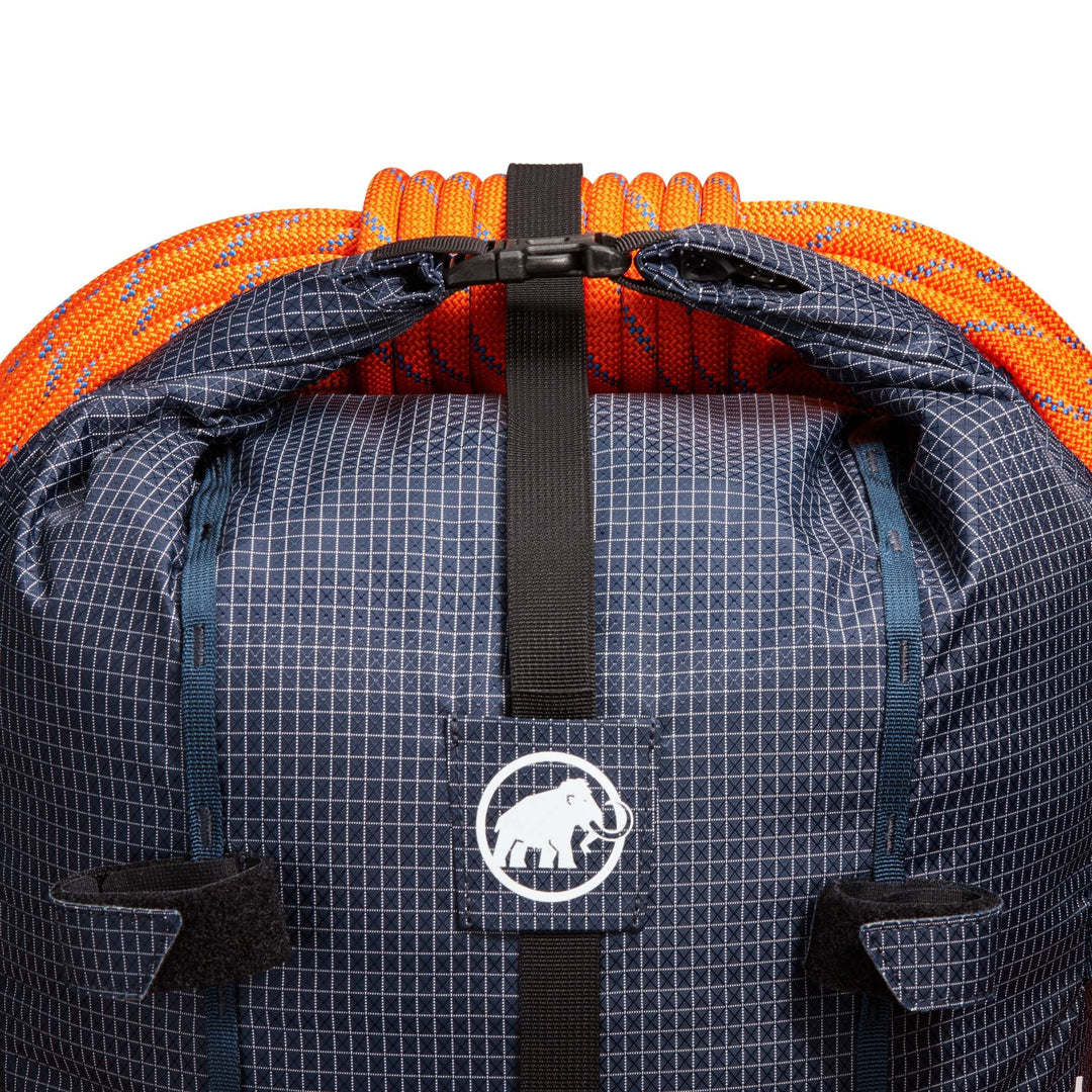 Mammut Trion 28 Women Marine/Black, corda fissata allo zaino