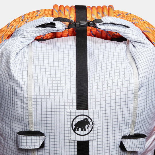 Mammut Trion 28 White/Black - chiusura rolltop e fissaggio della corda