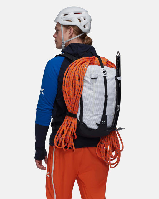 Mammut Trion 28 White/Black - indossato, vista posteriore