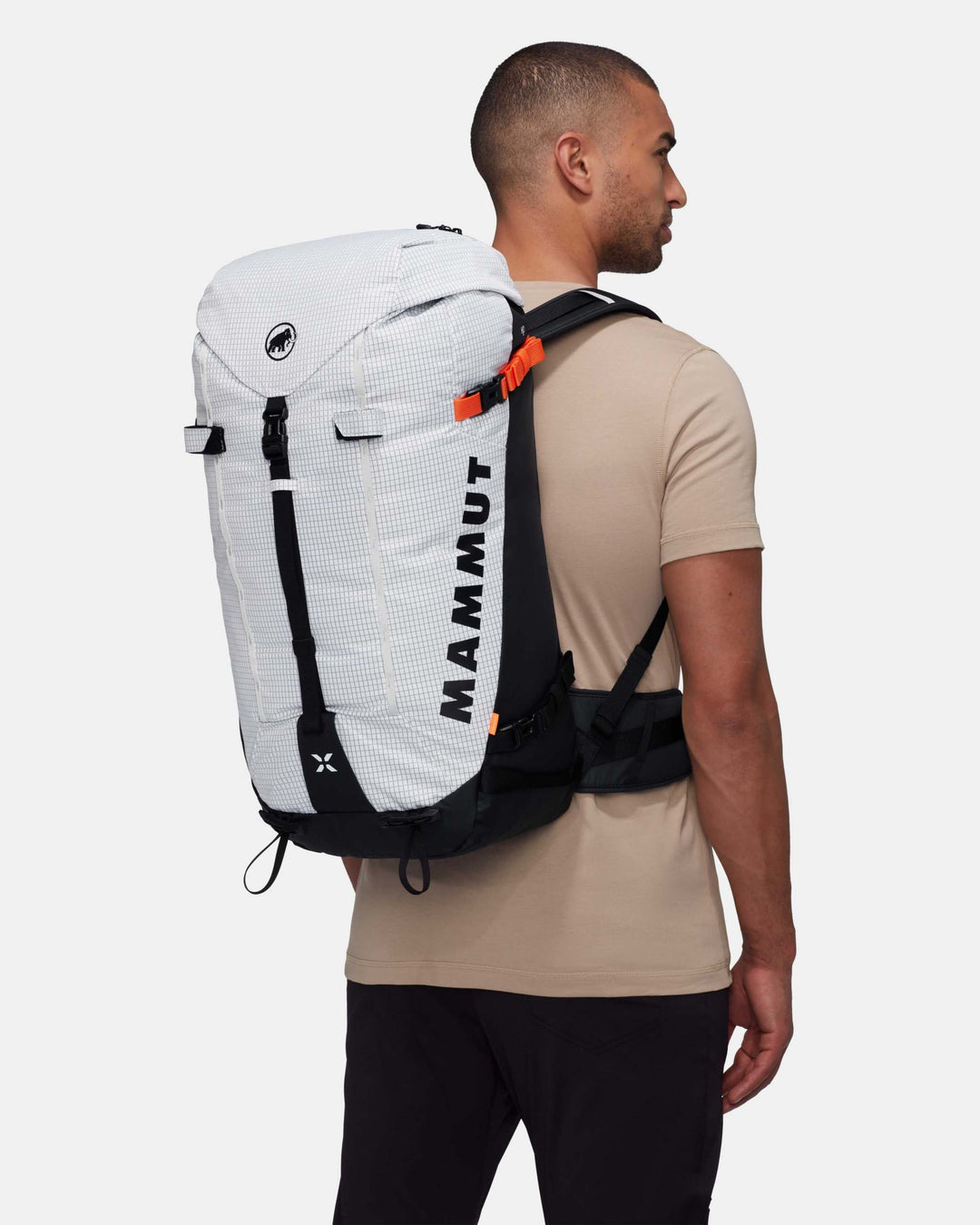 Mammut Trion 38 White/Black - indossato, vista posteriore