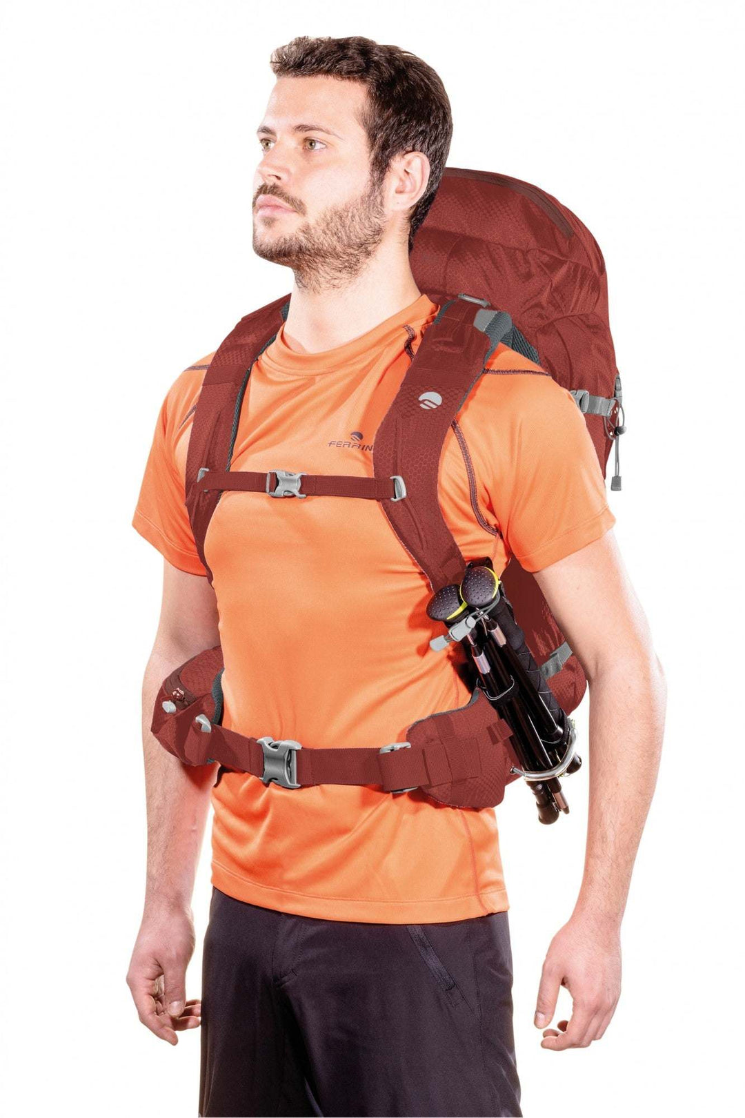 Zaino Finisterre 38 backpack for hiking with advanced materials and multiple pockets, worn by a person outdoors.