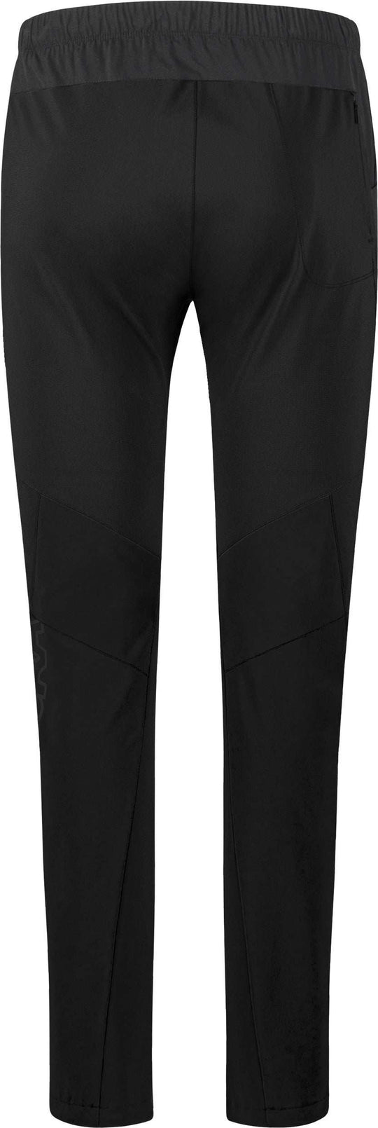 Donna che indossa pantaloni Synth leggeri e resistenti per escursionismo e arrampicata, con tasche e pannelli rinforzati in nylon stretch idrorepellente.