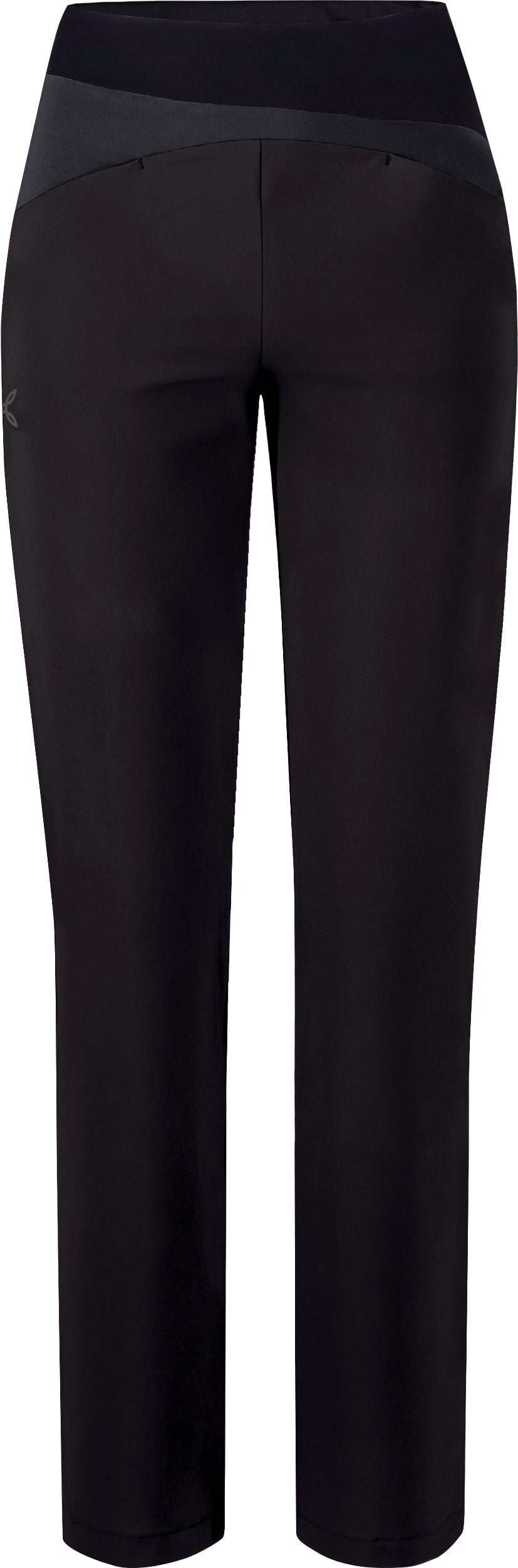 Donna che indossa pantaloni Loom blu in un ambiente casual