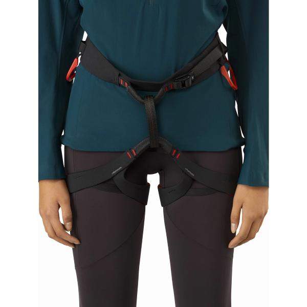 Women's C-Quence Harness with innovative Warp Strength Technology for comfort and performance.