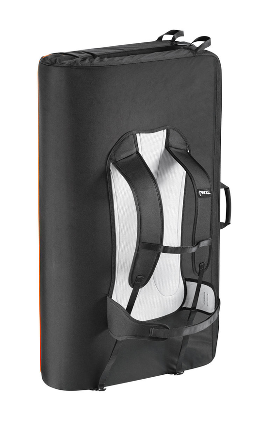 Crash Pad Alto with durable padding and adjustable straps for bouldering.