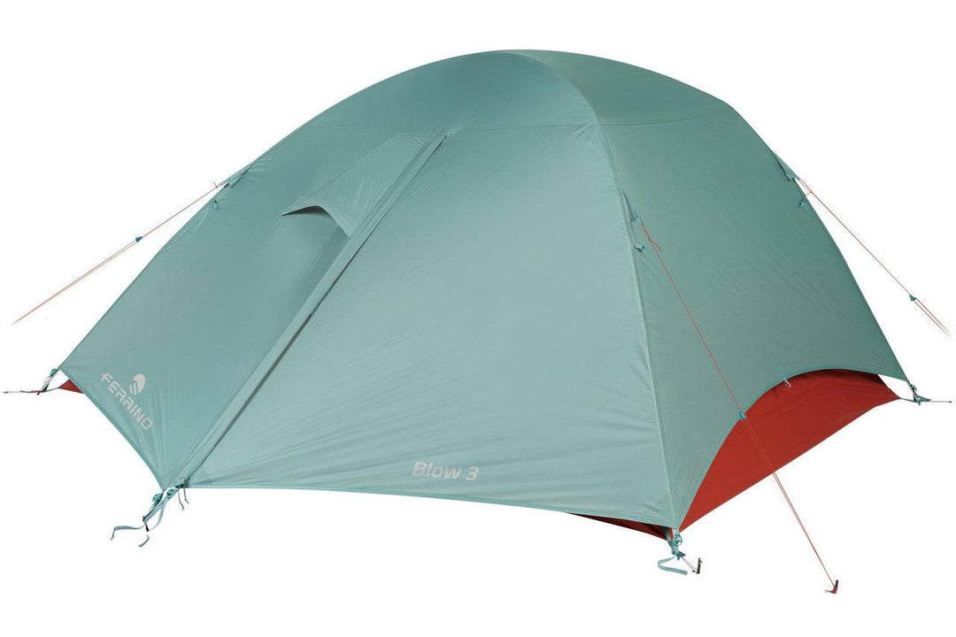 Tenda Blow 3 montata in ambiente esterno con struttura robusta e design moderno