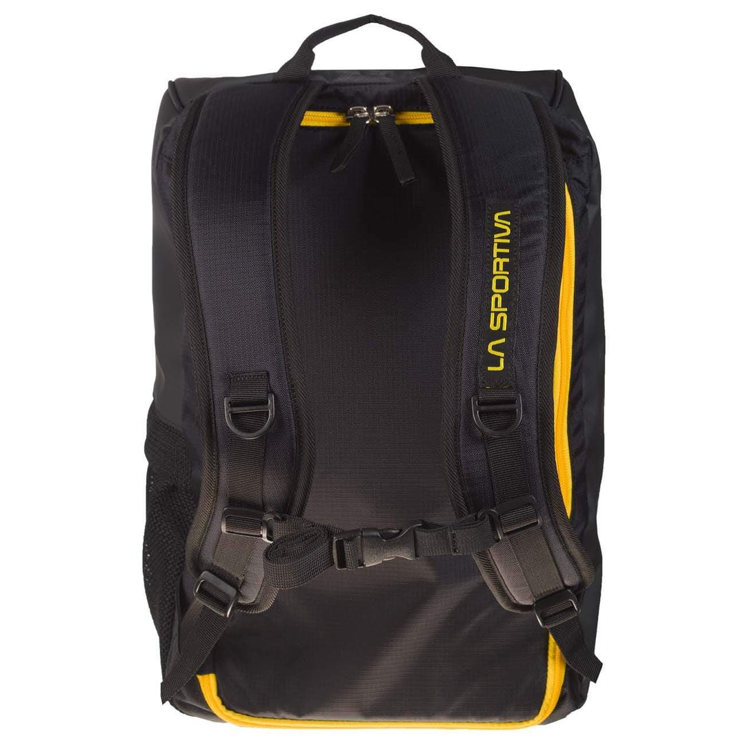 Climbing bag in nylon and PVC with zipper, internal pocket, and rope tarp, 22L capacity.