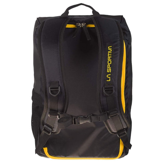 Climbing bag in nylon and PVC with zipper, internal pocket, and rope tarp, 22L capacity.