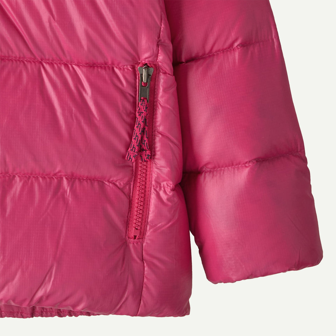 Patagonia Baby Hi-Loft Down Sweater Hoody Punchy Pink - dettaglio polsino e tasca