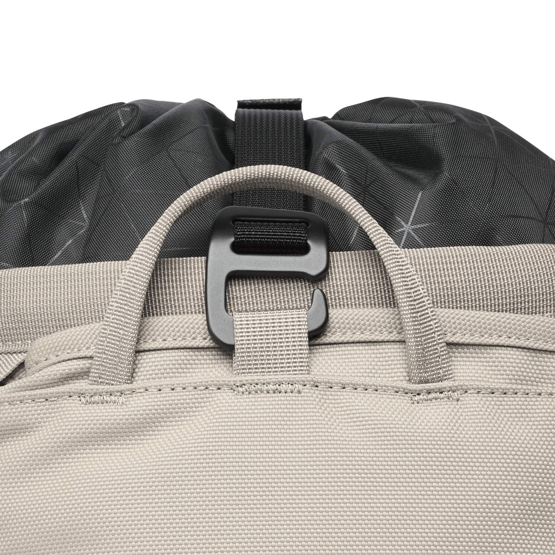 Zaino Street Creek 24 robusto urbano con custodia laptop 15" e telo antipioggia integrato