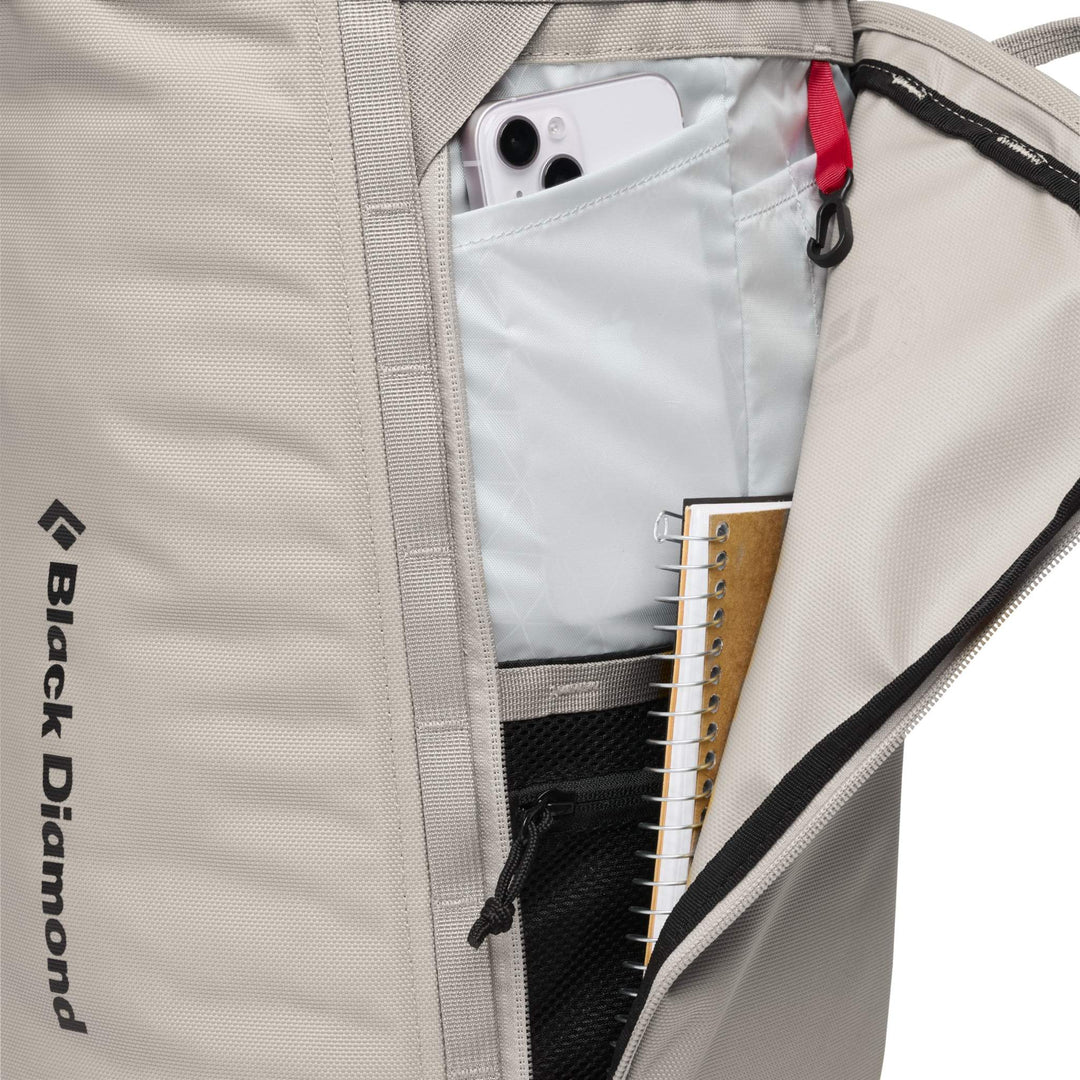 Zaino Street Creek 24 robusto e urbano con custodia laptop da 15", tasche sicure e comfort per pendolari