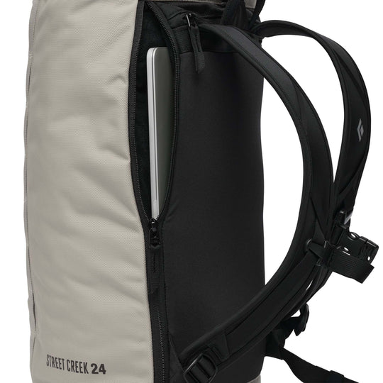 Zaino Street Creek 24 urbano e resistente con custodia laptop 15", tasca frontale con zip e comfort imbottito
