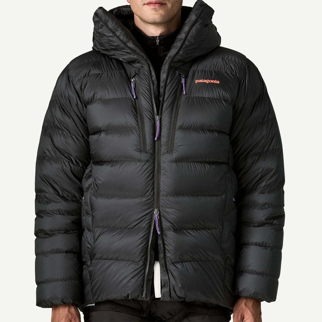 Patagonia Grade Vii Down Parka: dettaglio frontale del parka nero