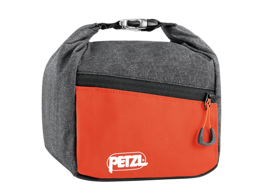Sakab, chalk bag for bouldering with magnetic closure and handles, zip pockets and toothbrush holder.