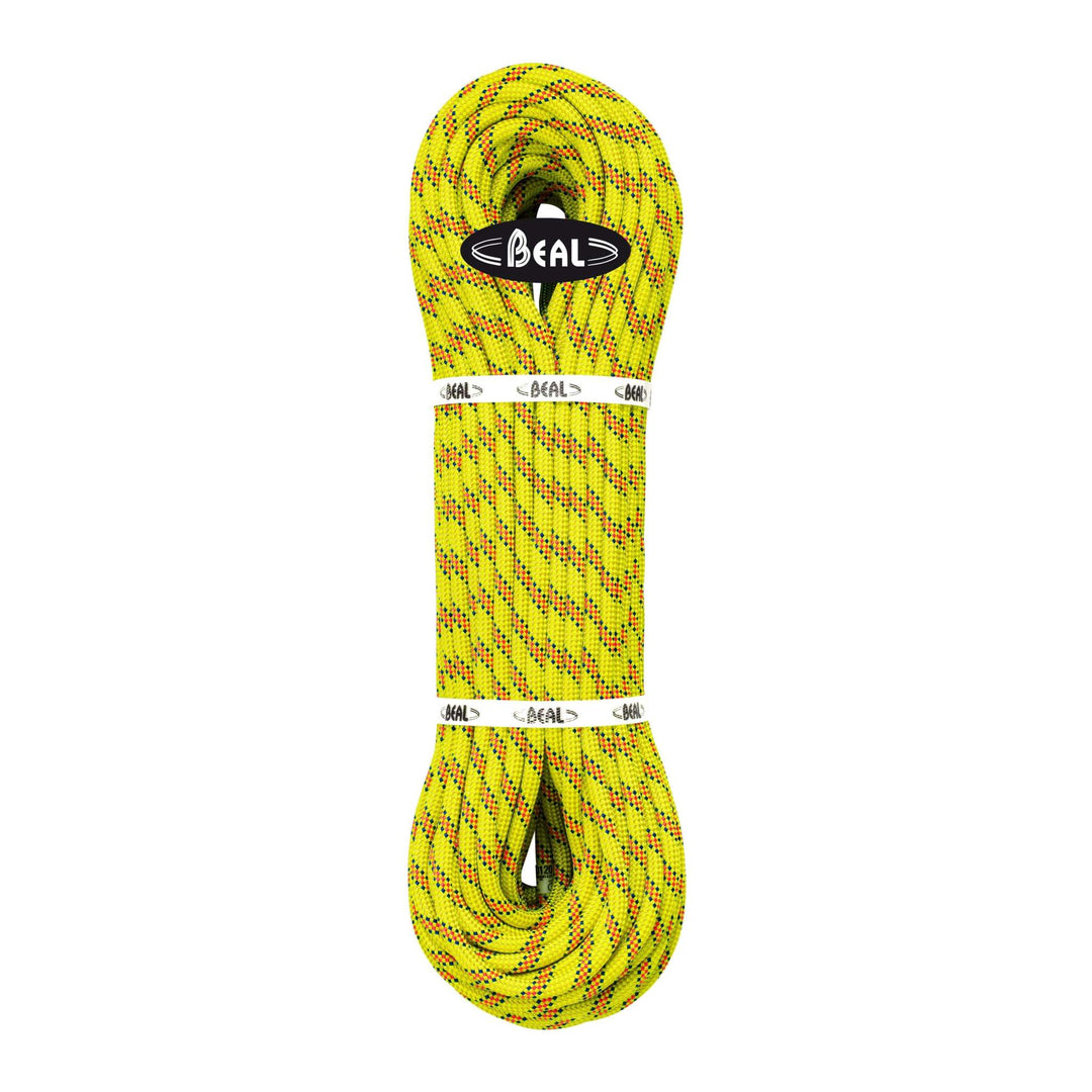 9,8 mm Karma climbing rope, intermediate diameter, ideal for handling and control in progress.