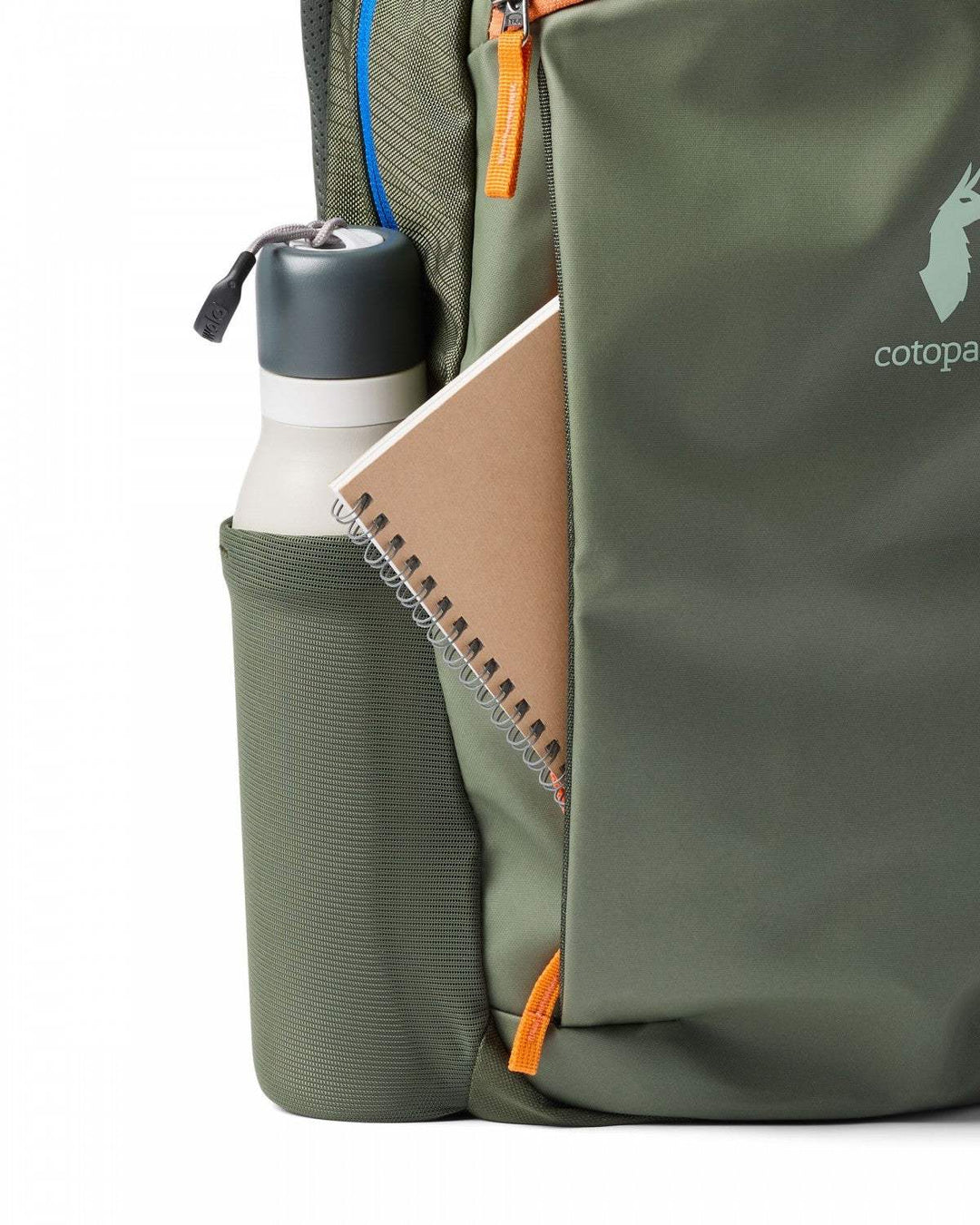 Zaino Allpa 18L Daypack resistente e organizzato con tasche imbottite per laptop e tablet, ideale per pendolari e viaggiatori.