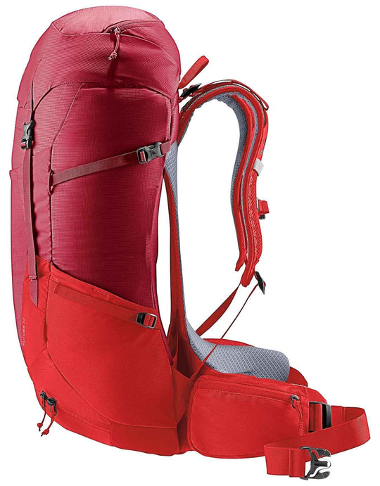 Futura 32 women's hiking backpack with Aircomfort Sensic Pro ventilation and ergonomic VariFlex ECL hip fins for multi-day trips