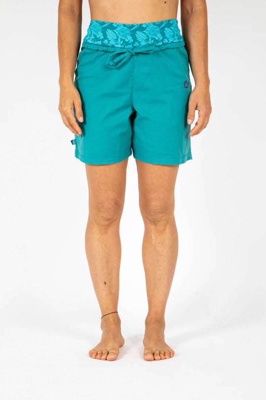 Outdoor and climbing Hit Short in teal with adjustable printed waistband and front embroidery.