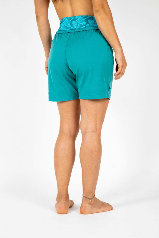 Outdoor climbing Hit Short in lyocell, cotton, linen blend with embroidery and adjustable waist.