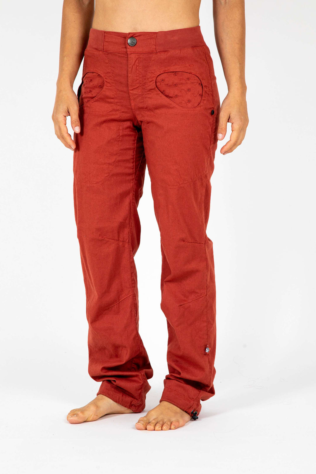 Onda Flax outdoor climbing pants in red linen-cotton with adjustable fit.