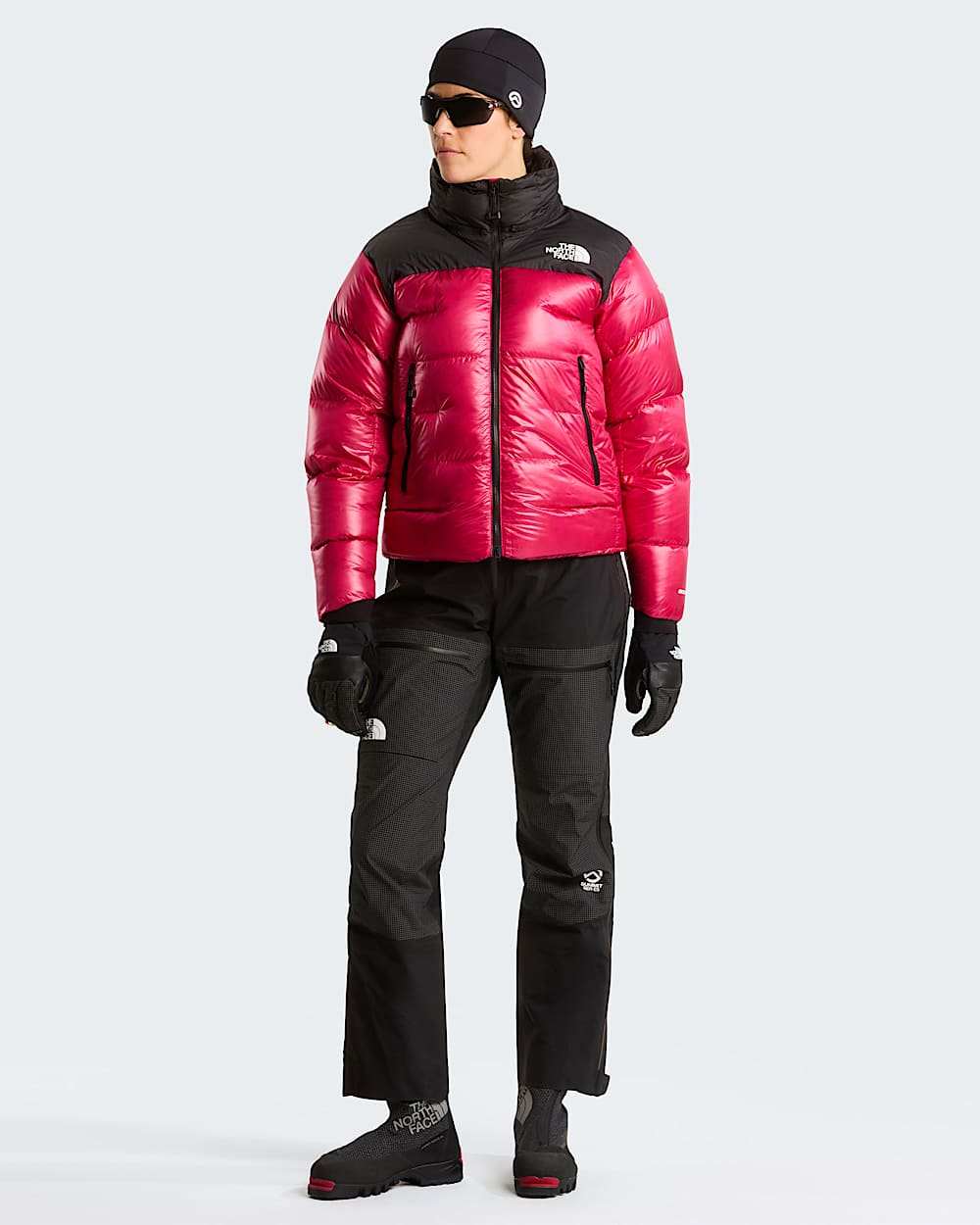 The North Face W Summit Nuptse Jacket NF0A8H3E UL2, TNF Black/Lali Guran - indossata, figura intera